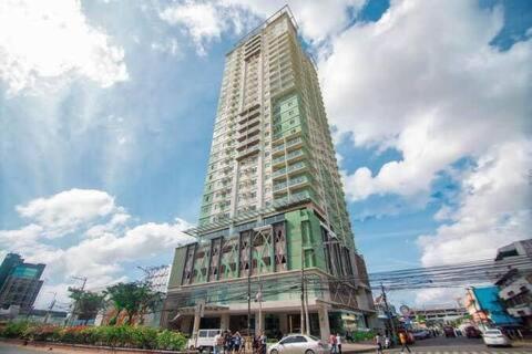 Sunvida Tower Residences Infront Of Sm City Cebu Εξωτερικό φωτογραφία